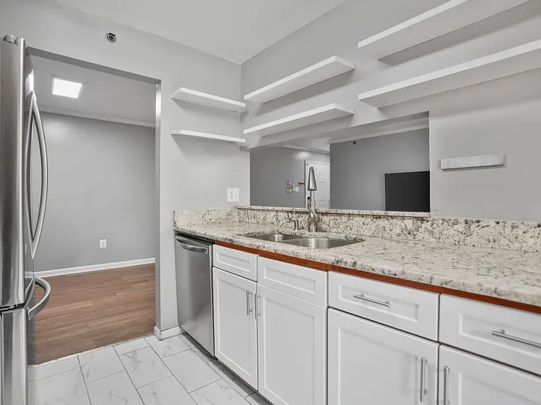 4 Cedar Valley Pl #202 — Photo 7