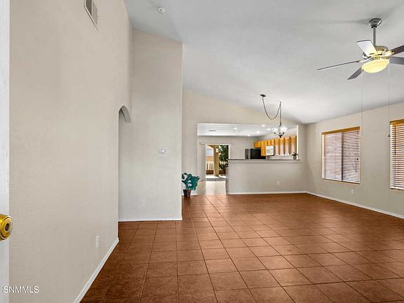 4th image of 2991 Fountain Ave