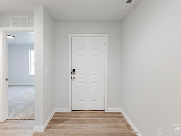 3rd image of 315 N Madrone Ave
