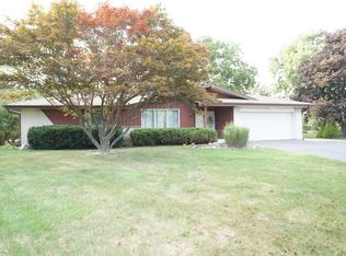 8265 S Willow Ct, Oak Creek, WI 53154
