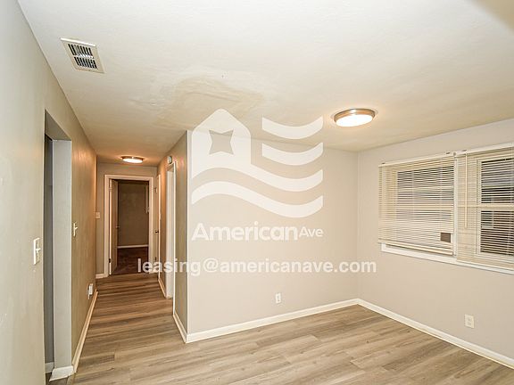 1593630_004_dining_room_4.jpg