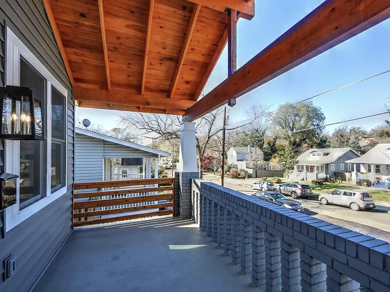 1435 Jackson St NE — Photo 3