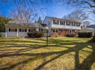 84 Farm Brook Dr, Rochester, NY 14625