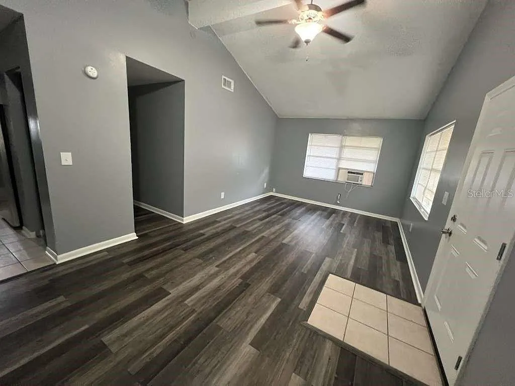 3 bed, 2.0 bath, 1356 sqft, $2,600 — Photo 2