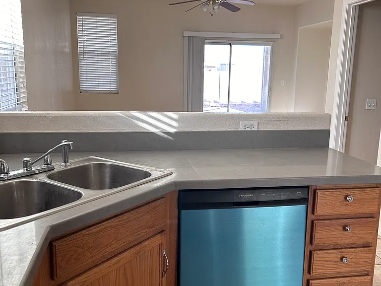 Kitchen, new dish washer