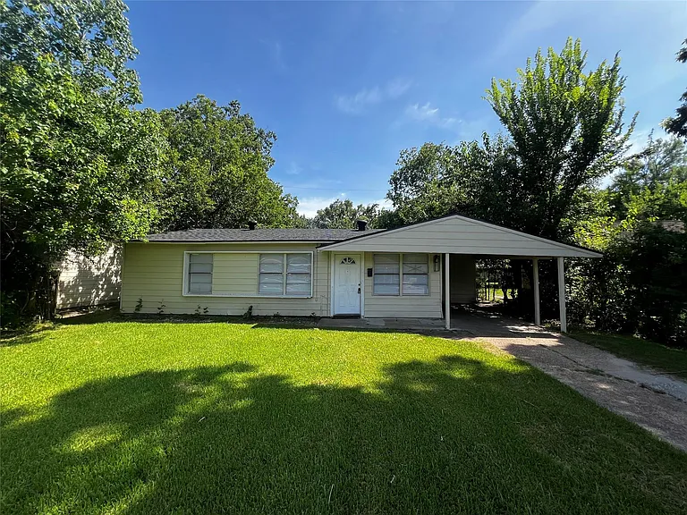 5402 Lyndhurst Dr — Photo 1