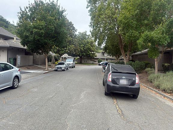 4th image of 51 Roundtree Blvd