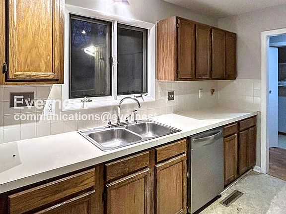 4th image of 57 Carrisbrooke Ln