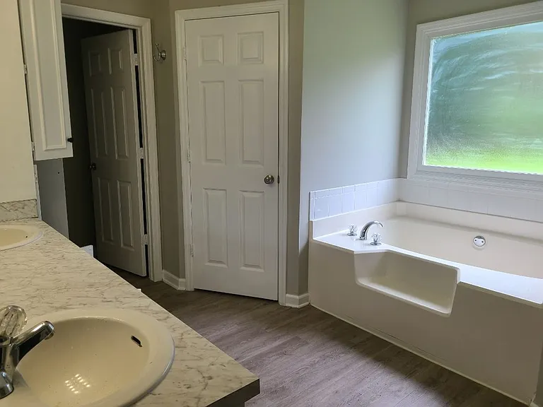 8007 Creekland Dr — Photo 7