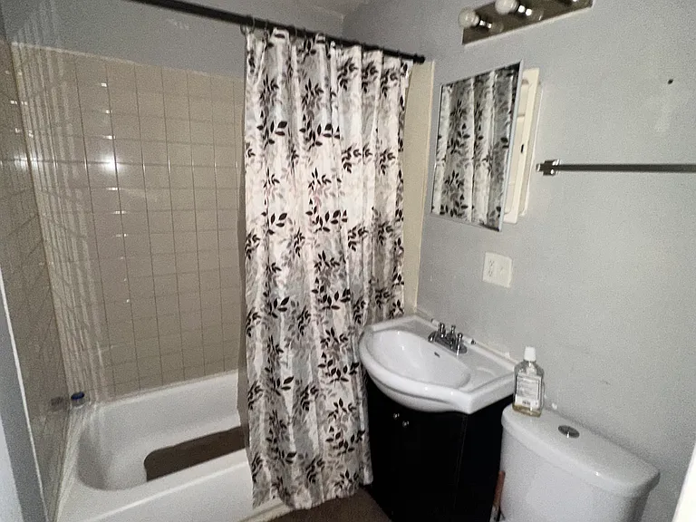 15945 Lexington Ave #15 — Photo 6