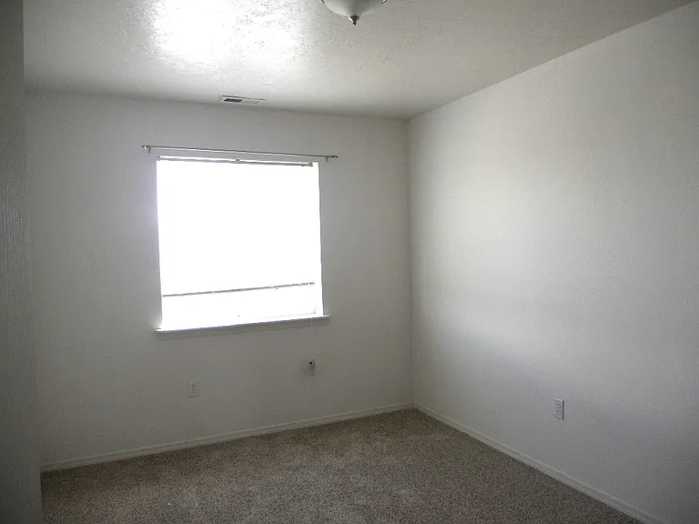 126 NE Lotus Ct — Photo 10