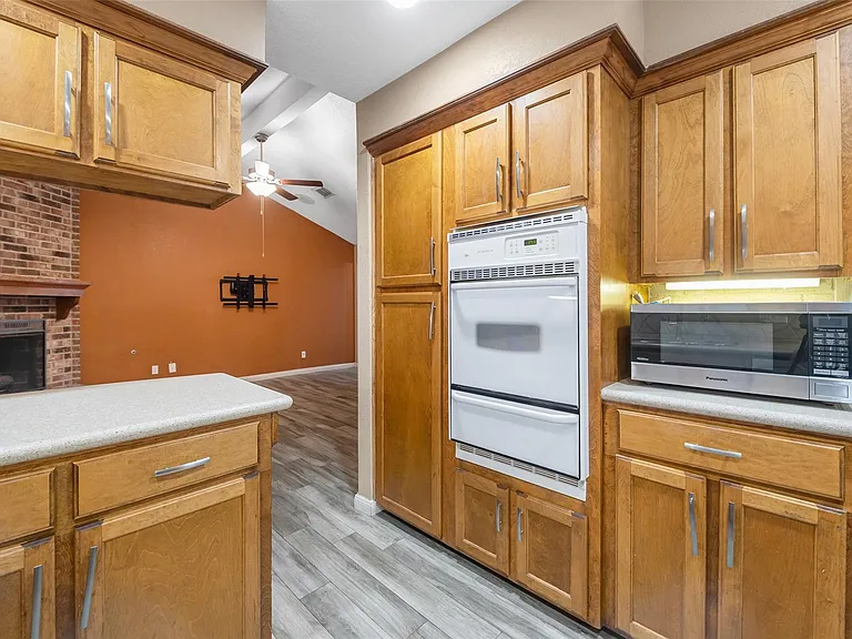 123 Ballantrae Ln — Photo 8