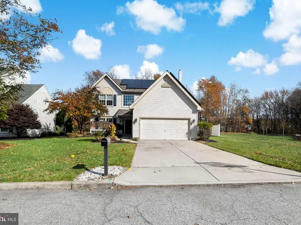 2 Watson Dr, Mount Laurel, NJ 08054