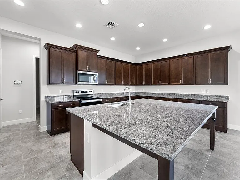 5418 Empire Dr — Photo 7