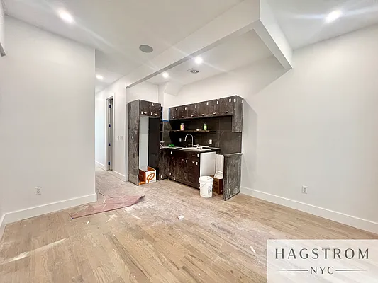 Rented by Hagstrom Management Inc | media 27