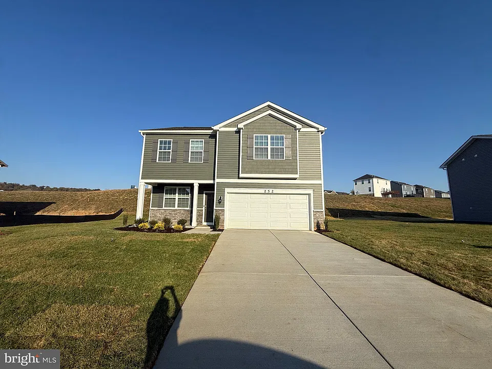 252 Anconas Blvd