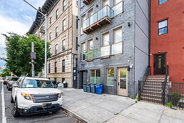 Rented by Rennit Inc.