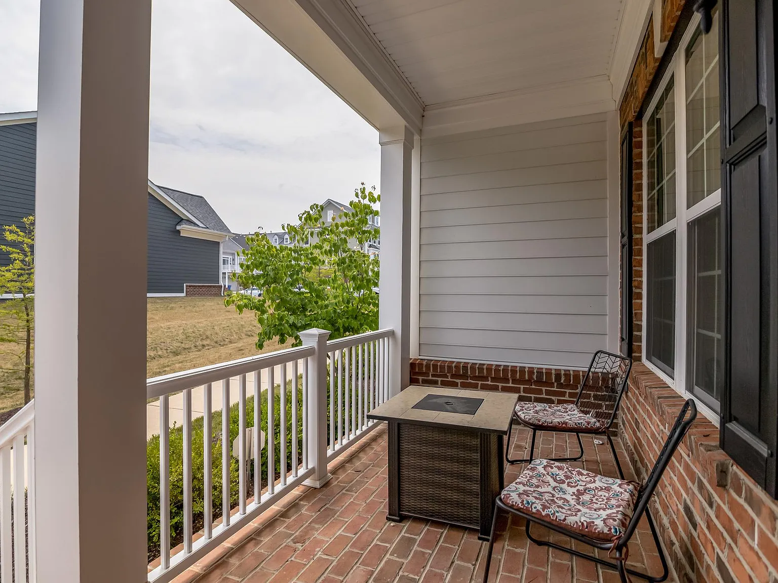 3 bed, 2800 sqft, $3,150 — Photo 3