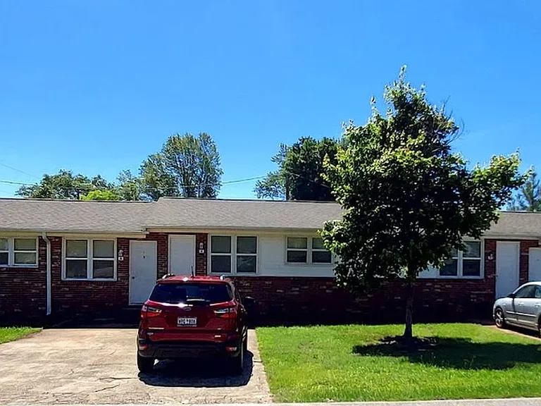 305 Club Rd — Photo 1