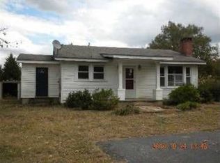 50 Roberts St, Campobello, SC 29322