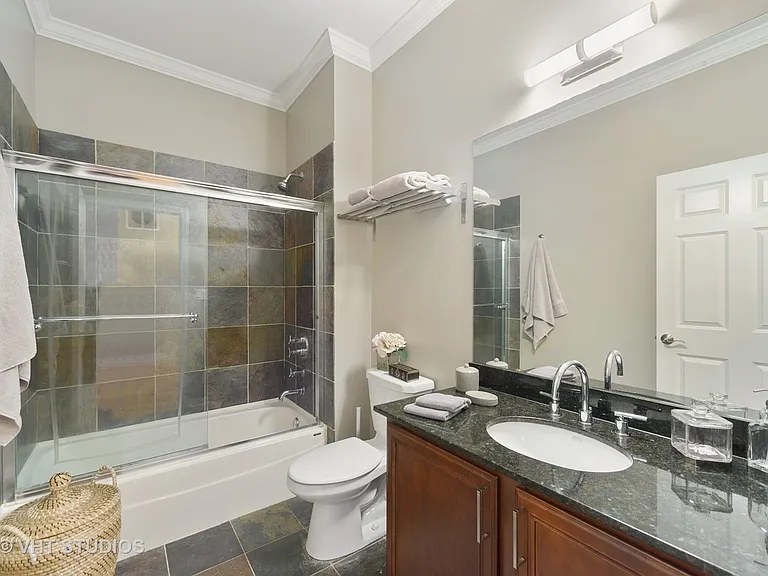 2041 W Warren Blvd #A — Photo 21