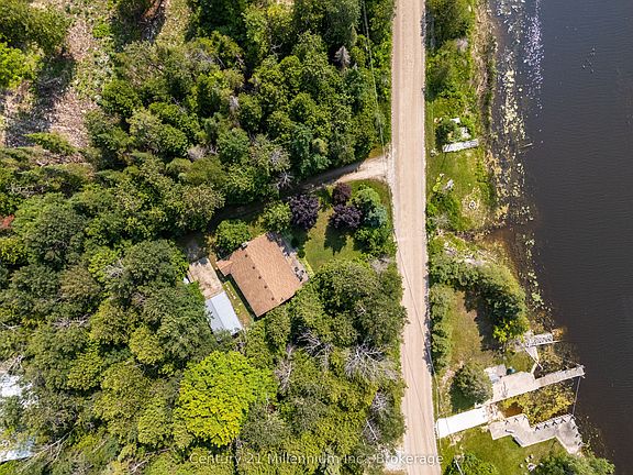 2nd image of 29 Heron Point Rd