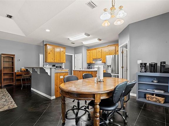 5th image of 20769 Oakdale Dr