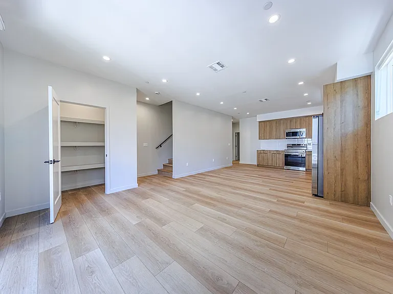 Rare Brand New Luxury Townhomes in Trendy Highland Park — Photo 23