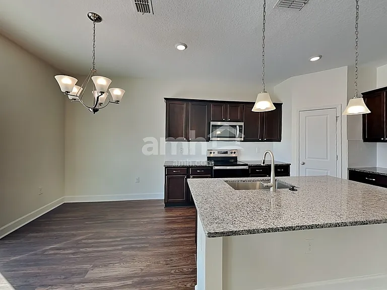 4540 Reisswood Loop — Photo 4