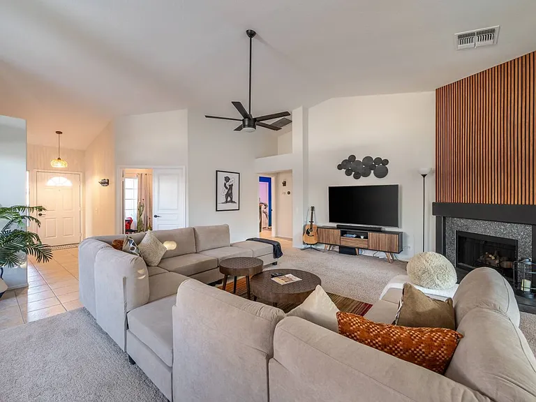 Buckskin Cir — Photo 16
