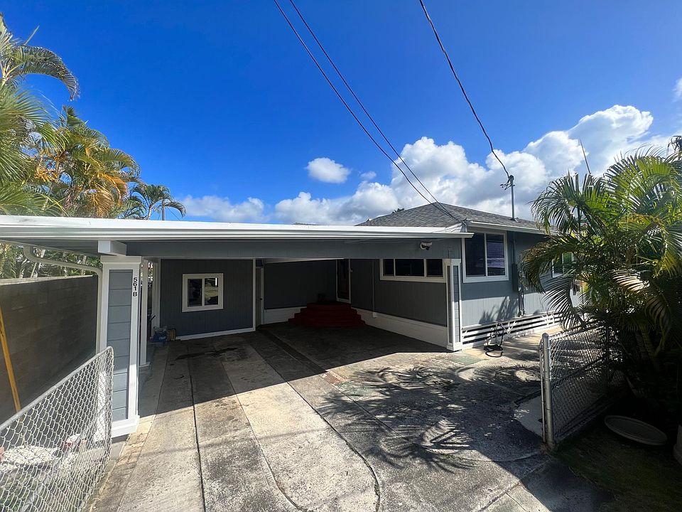 Front of the main house. Ohana unit is down the right side drive