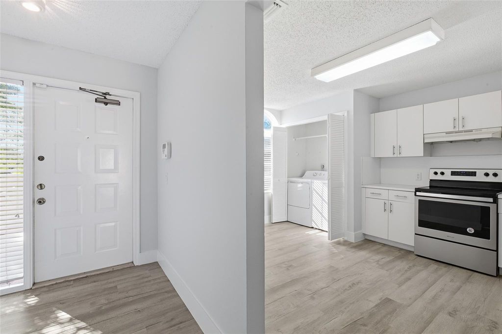 2381 NE 14th Street Causeway #206, photo 6
