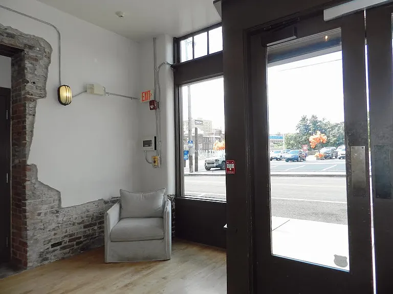 222 N Central St — Photo 20
