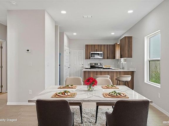3rd image of 2901 W Driftwood St #3