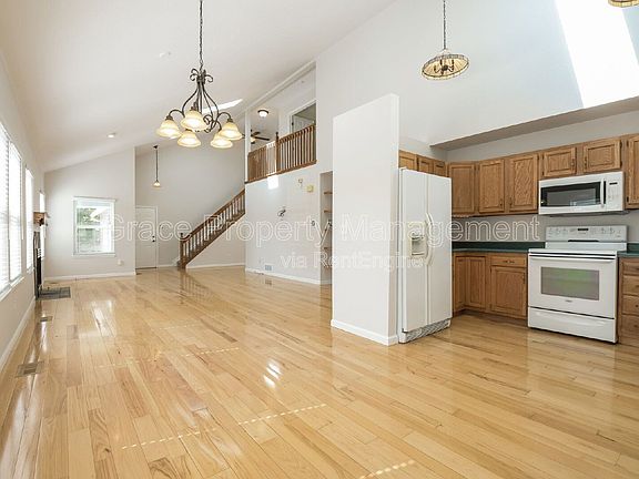 5th image of 10571 W 83rd Pl