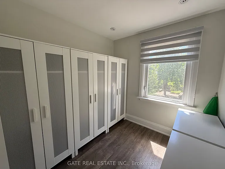 88 Lawrence Ave — Photo 20