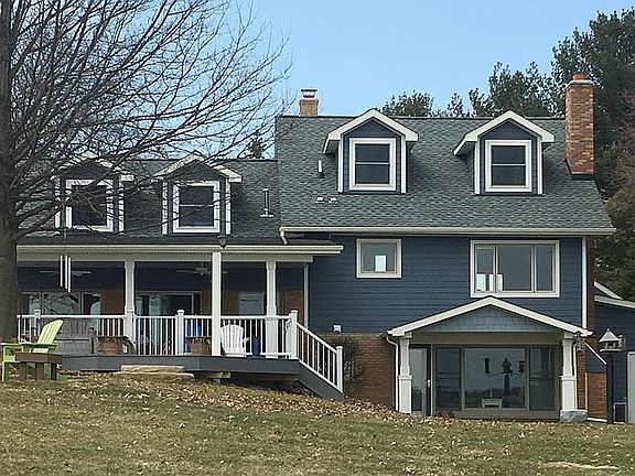 Lakeside: 90’ frontage