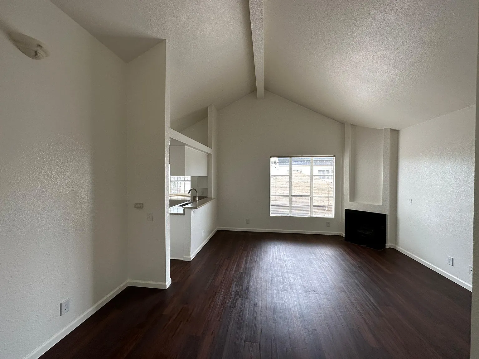 2 bed, 770 sqft, $2,900 — Photo 2