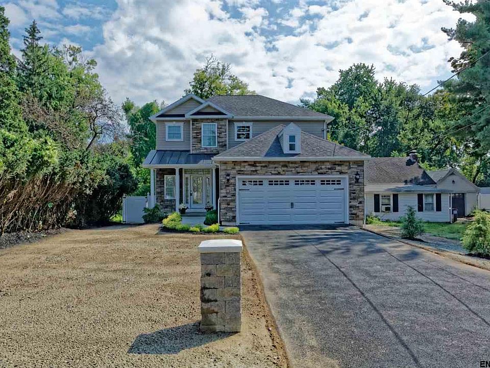 1st image of 9 Willowdale Ter