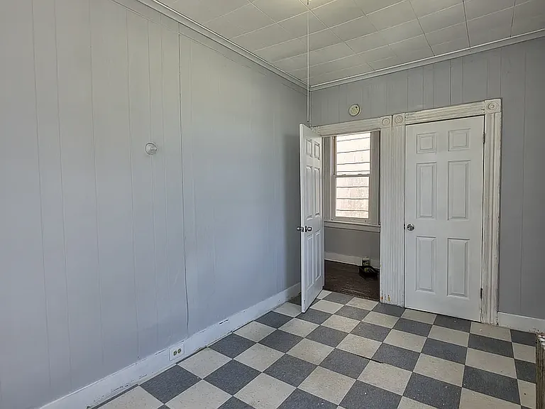 96 Brown Pl #A — Photo 10