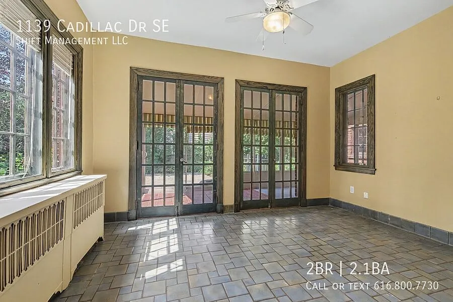1139 Cadillac : 2 Bedroom — Photo 3