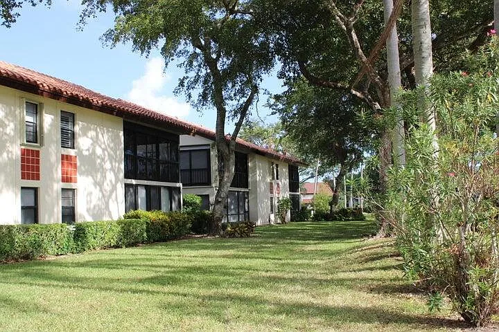 2 bed, 2.0 bath, 1330 sqft, $2,400 — Photo 4