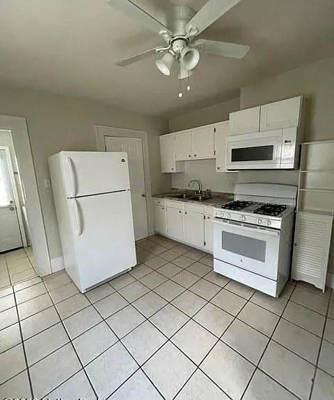 2138 Crittenden Dr — Photo 6