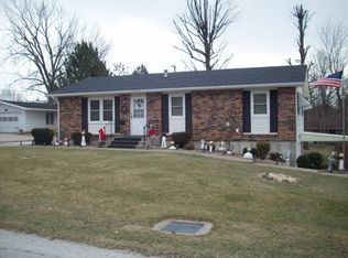 1102 Overbrook Dr, Macon, MO 63552