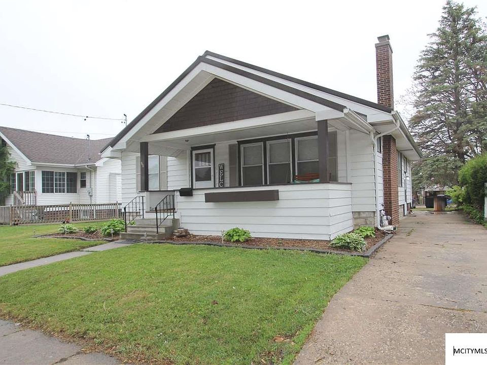 1st image of 38 20th St SE