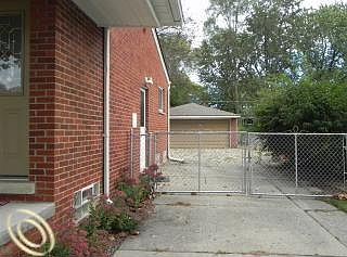 3rd image of 19470 Hardy St