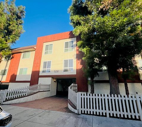 5th image of 5210 Zelzah Ave #111-L