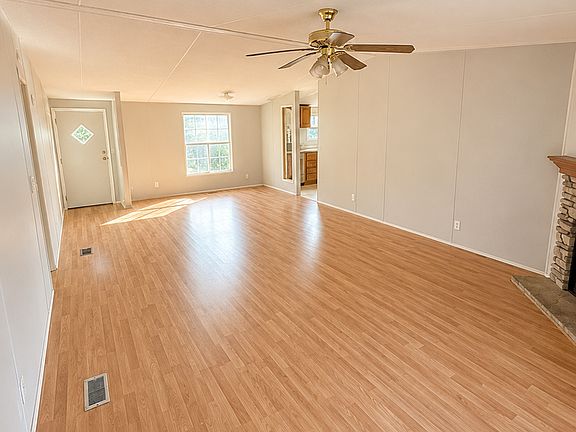 3rd image of 156 Sonnyland Dr