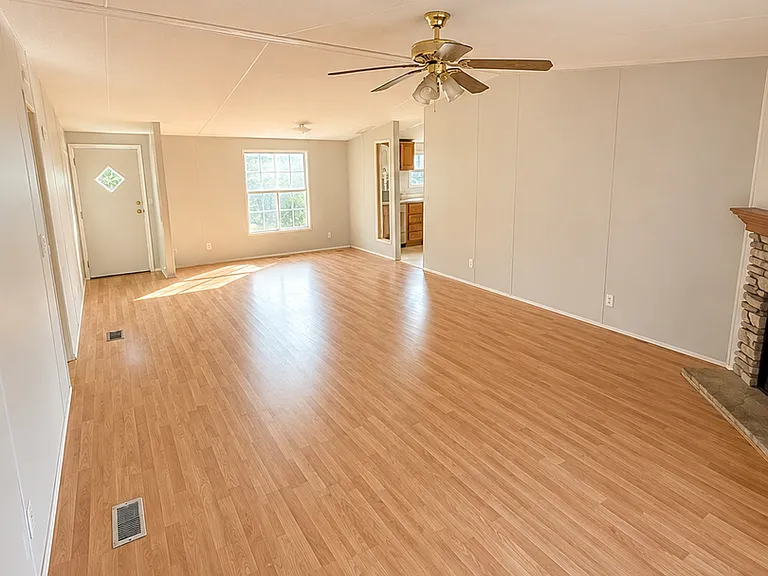156 Sonnyland Dr — Photo 3