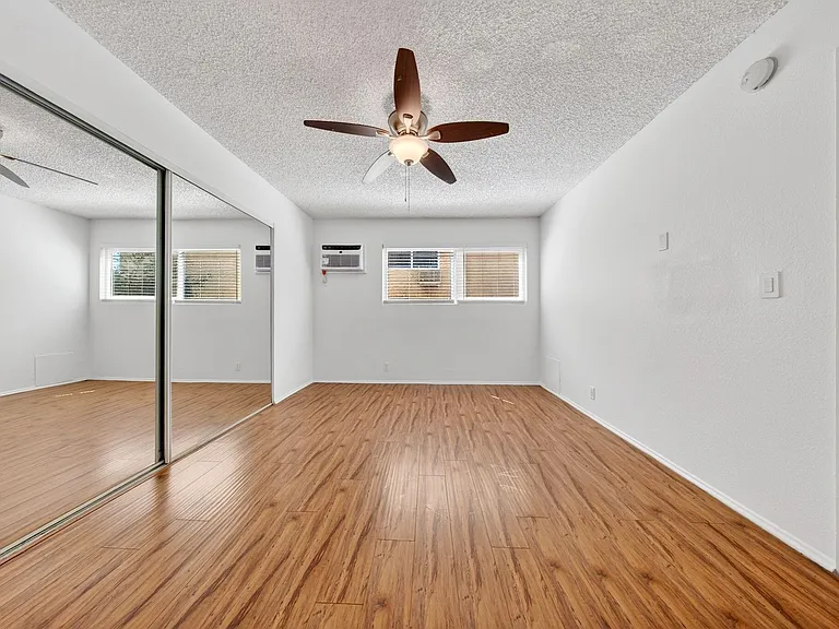 20317 Saticoy St — Photo 35